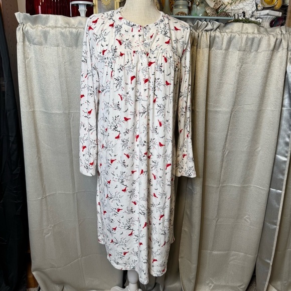 ARIA Collection Cardinal White and Red Nightgown Medium (Oversized - See Desc) - Picture 2 of 13